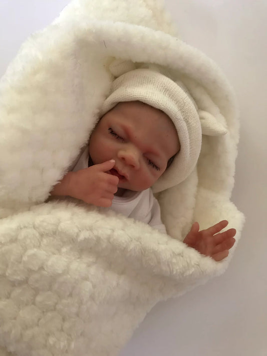 MO811 Baby Lara preemie birthing baby image 1