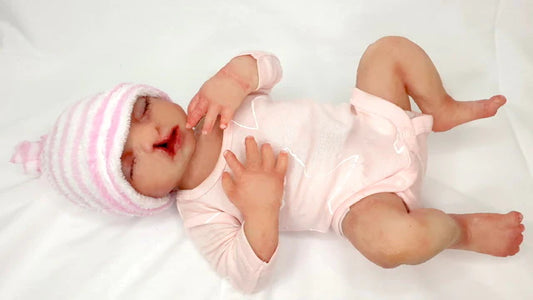 MO822 Baby Nina with cleft lip feeding trainer image 1